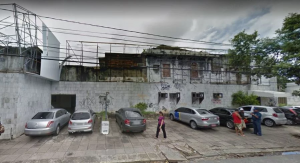 Imóvel abandonado na Av. Visconde de Suassuna, alugado há nove anos.