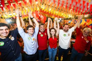 Rinaldo Junior inaugura comitê de campanha ao lado de João Campos e chapa completa da Frente Popular