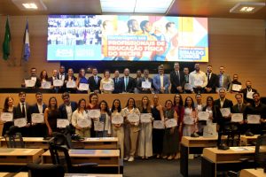 Câmara do Recife presta homenagem a 39 profissionais de Educação Física
