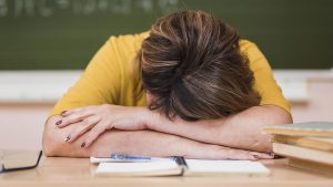 Professor auxilia, mas escola não é posto de saúde, delegacia nem conselho tutelar